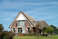Nieuwbouw woning met rieten kap